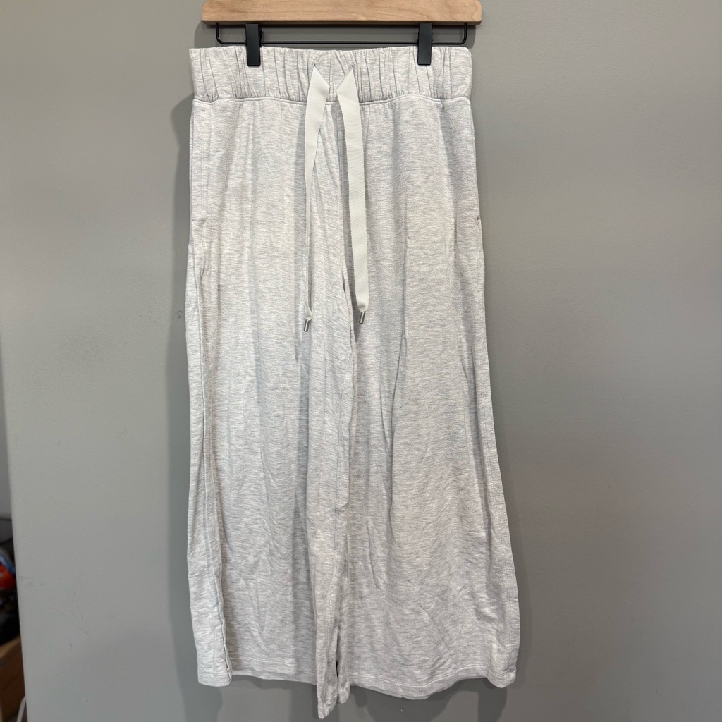 Lululemon Seek Stillness Mid Rise Crop Size 6 Heathered Core Ultra Light Grey